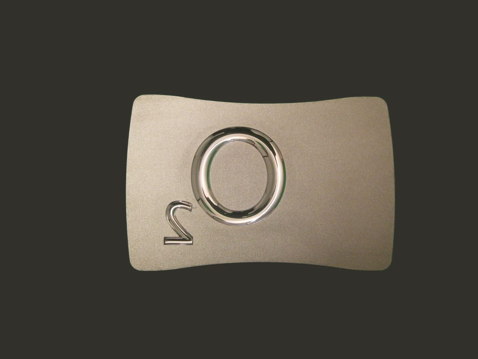 Symbol-Einsatz nach der Hochglanzpolitur – spiegelnde Oberfläche